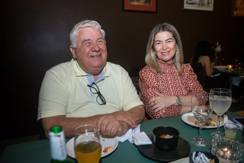 Música e gastronomia - Pipo Restaurante reúne apreciadores de boa música em noite de show com Milton Nunes