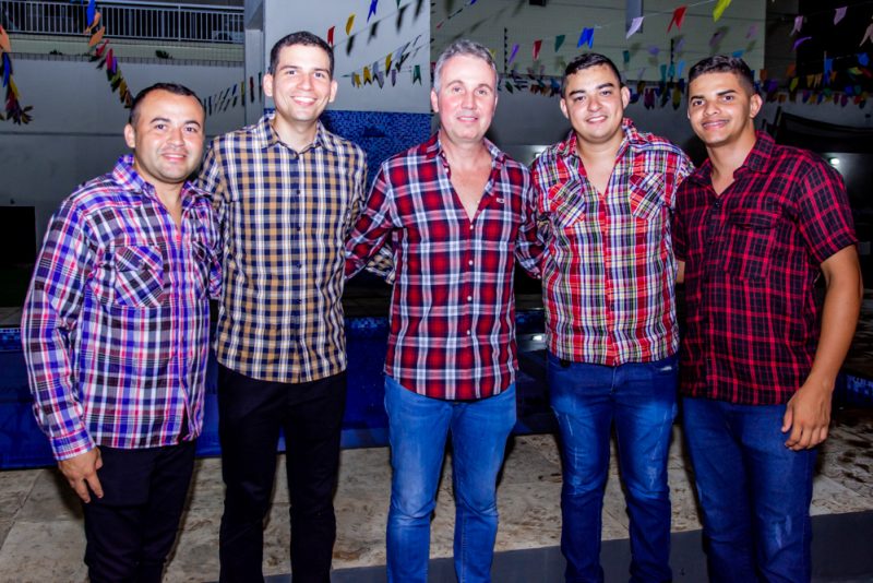 São João - Capitão Anderson Valença reúne amigos para um divertido arraiá em sua residência
