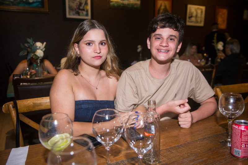 Música e gastronomia - Pipo Restaurante reúne apreciadores de boa música em noite de show com Milton Nunes