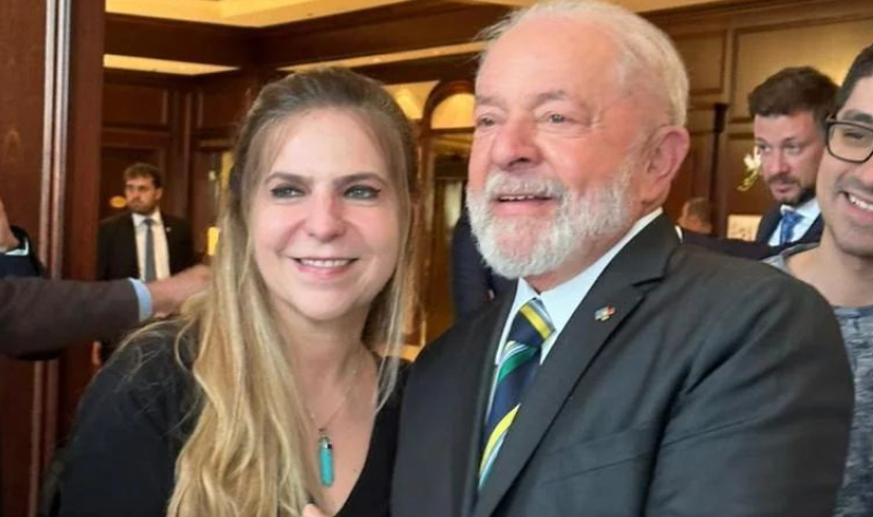Luizianne Lins publica imagem ao lado de Lula em Bruxelas: “Juntos, reconstruindo a cooperação mútua entre países”