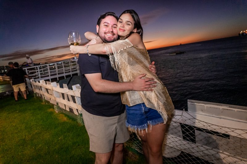 Happy Birthday - Mariana Albuquerque comemora aniversário no Iate Clube em clima de total descontração