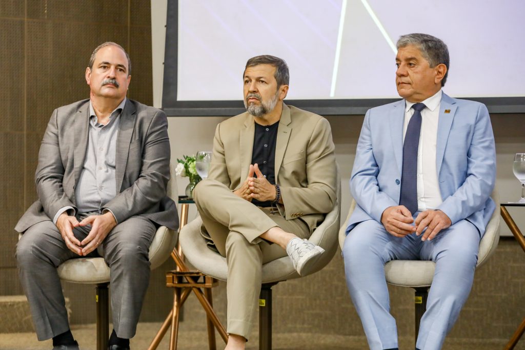 Paulo Andre Holanda, Elcio Batista E Sampaio Filho