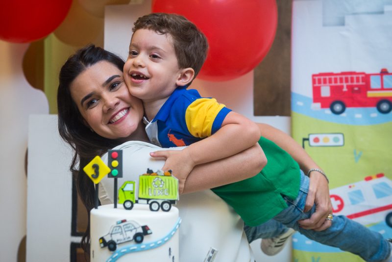 Rá-tim-bum - Silvinha de Castro e Rafael Leal comemoram o terceiro aninho do herdeiro Gabriel