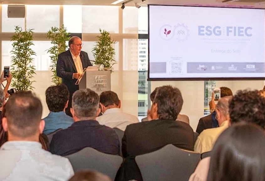 Ricardo Cavalcante realiza a entrega do Selo ESG-FIEC para três indústrias do CE