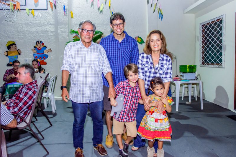 São João - Capitão Anderson Valença reúne amigos para um divertido arraiá em sua residência