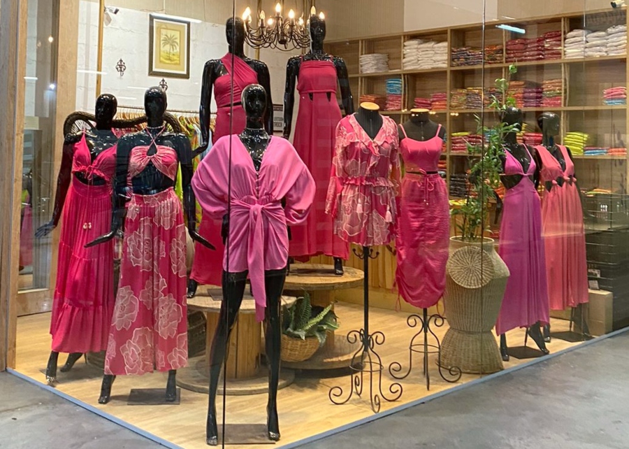 Filme Barbie impulsiona as vendas de roupas rosas no Centro Fashion Fortaleza