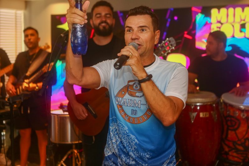 Mimo Folia - Leo e Marina Albuquerque armam uma animada festa no seu elegante apartamento em pleno sábado de Fortal