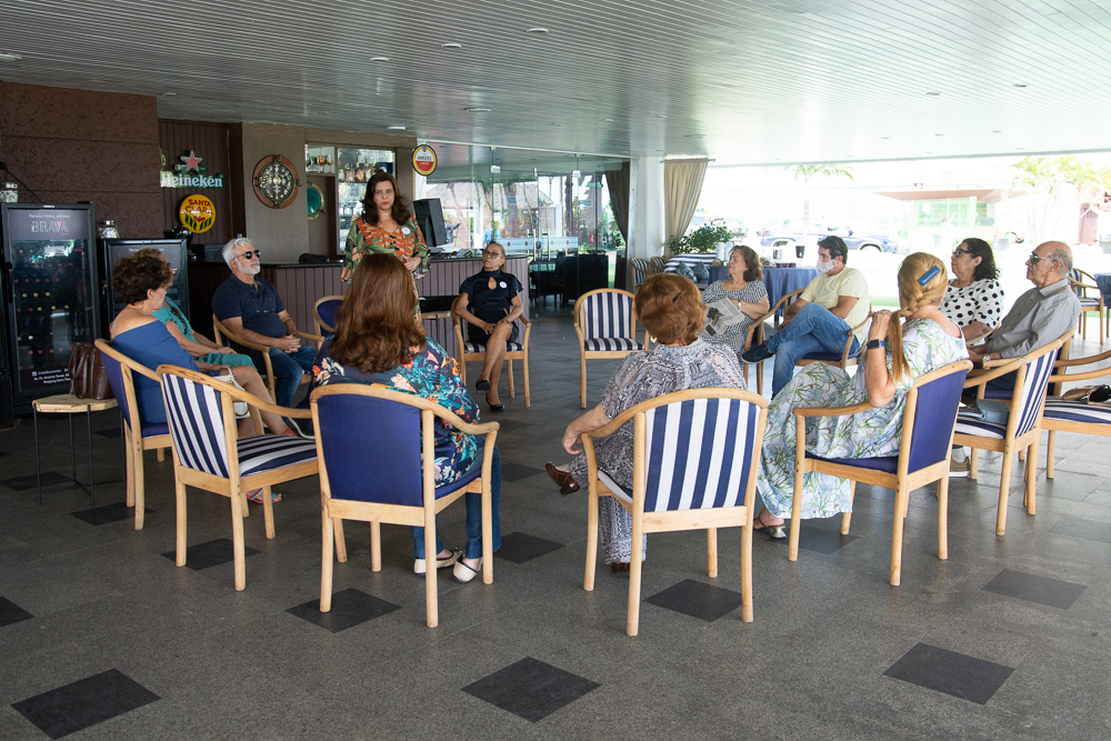 Espaço Viva Alegre reúne turma de idosos para momento de conexão e socialização no Iate Clube Espaço Viva Alegre reúne turma de idosos para momento de conexão e socialização no Iate Clube