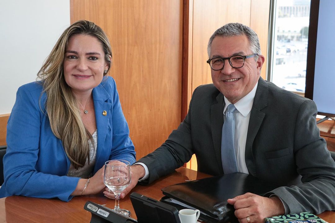 Augusta Brito participa de reunião com ministro Alexandre Padilha