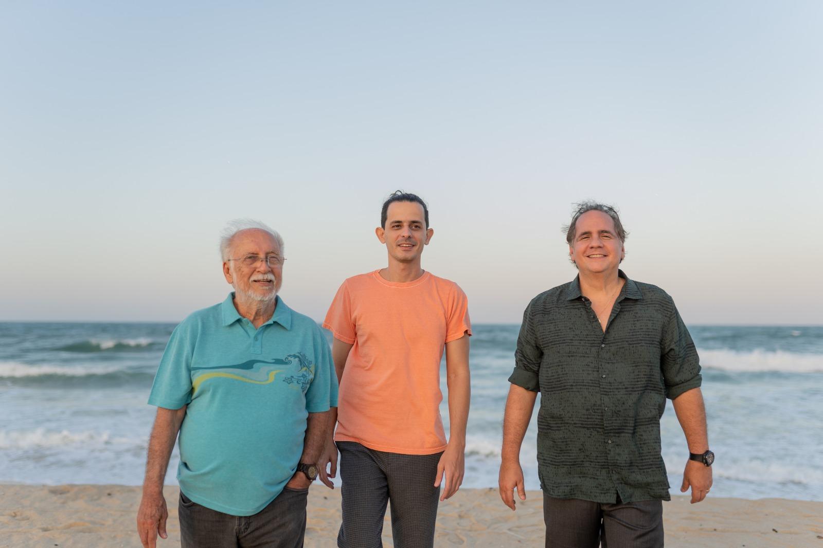 Roberto Menescal, Diogo Monzo e Ricardo Bacelar lançam disco “Nós e o Mar”