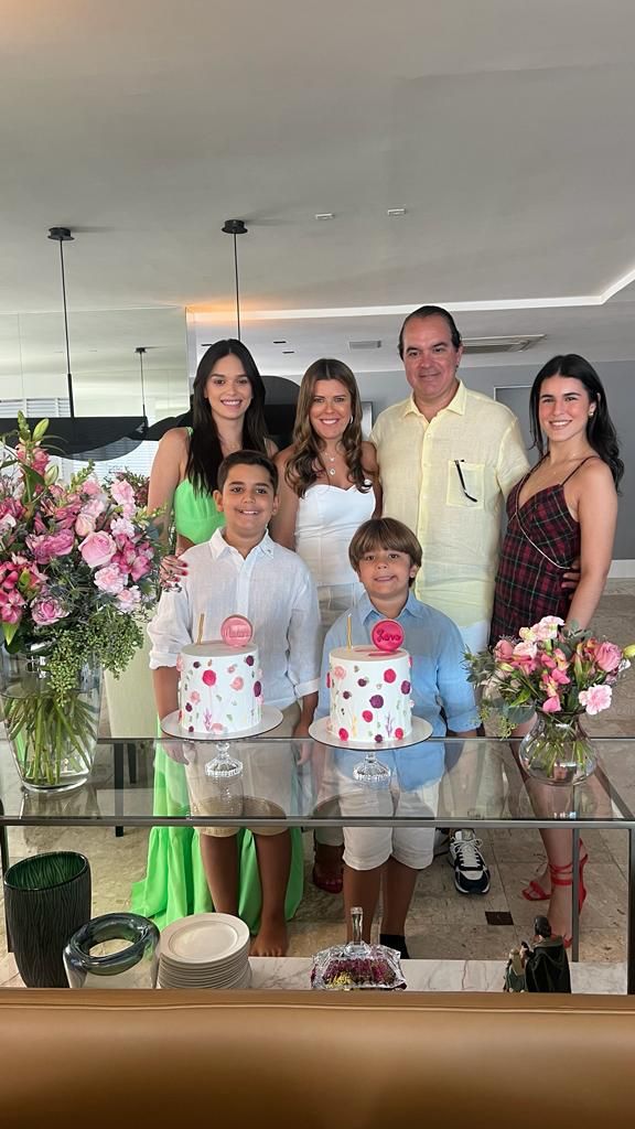 Leonardo Albuquerque celebra o aniversário das filhas Lara e Mariana em seu requintado endereço
