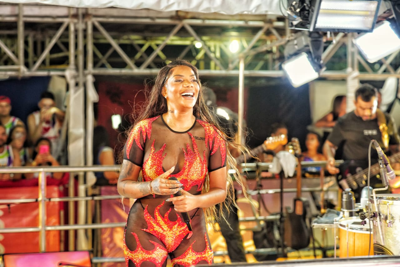 Com muito funk e axé, Ludmilla estreia em grande estilo no Fortal 2023 