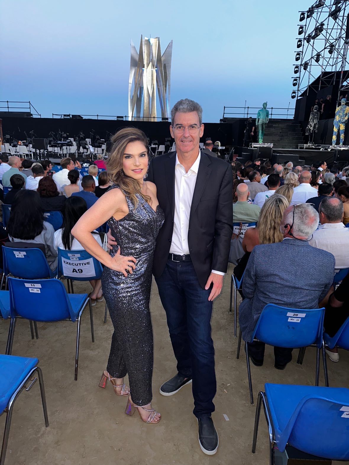 Fabiana Lustosa e Geraldo Luciano Mattos marcam presença no show de Andrea Bocelli na Toscana