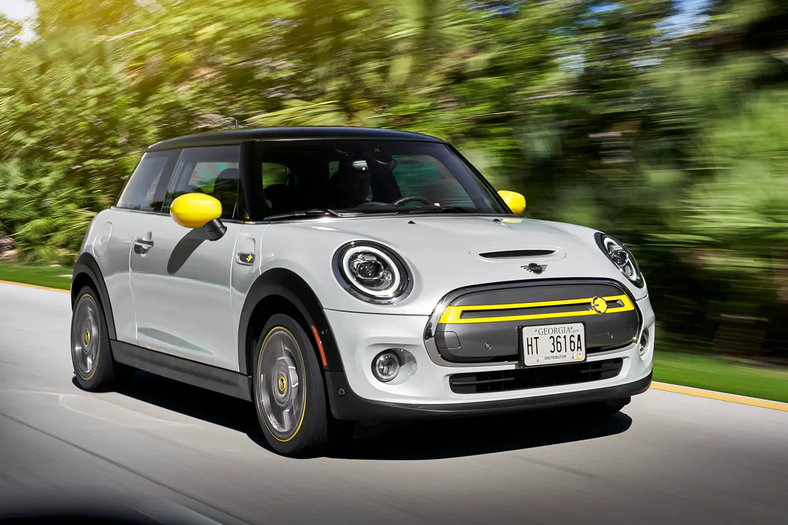 MINI Cooper S E Sport tem desconto de R$ 20 mil na Haus; veja onde comprar