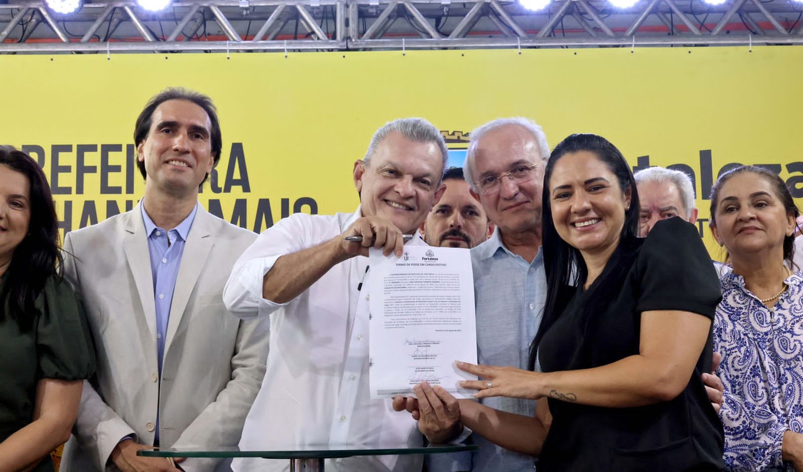 Prefeitura de Fortaleza empossa 219 servidores para área assistencial do IJF