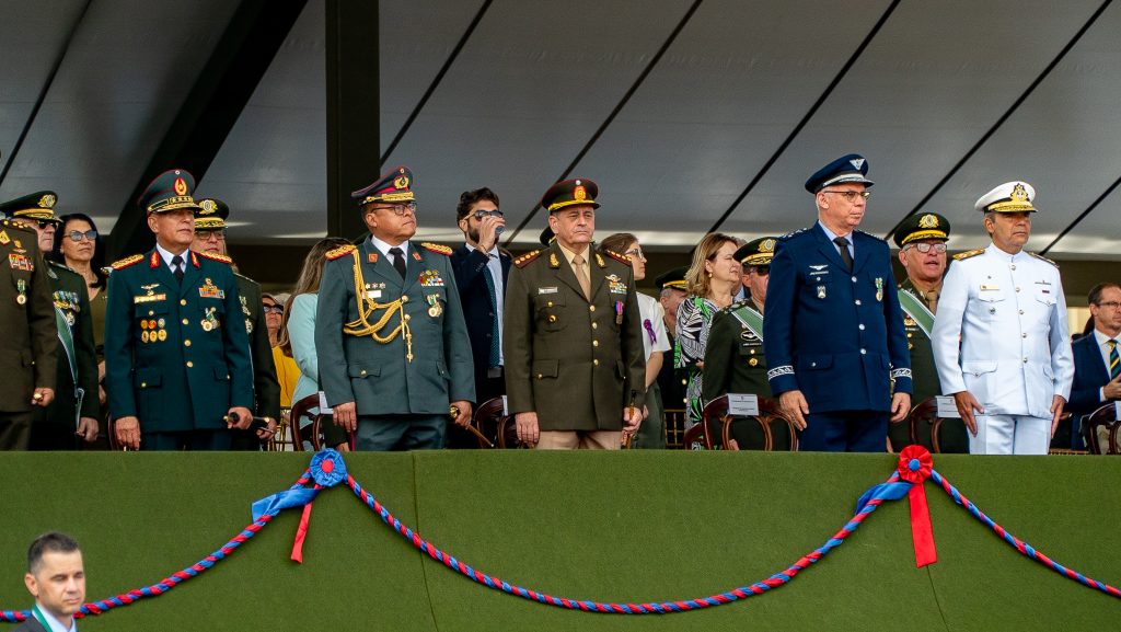 File:25 08 2022 Cerimônia do Dia do Soldado, com a Imposição da Medalha do  Pacificador e da Medalha Exército Brasileiro. (52311151624).jpg - Wikipedia