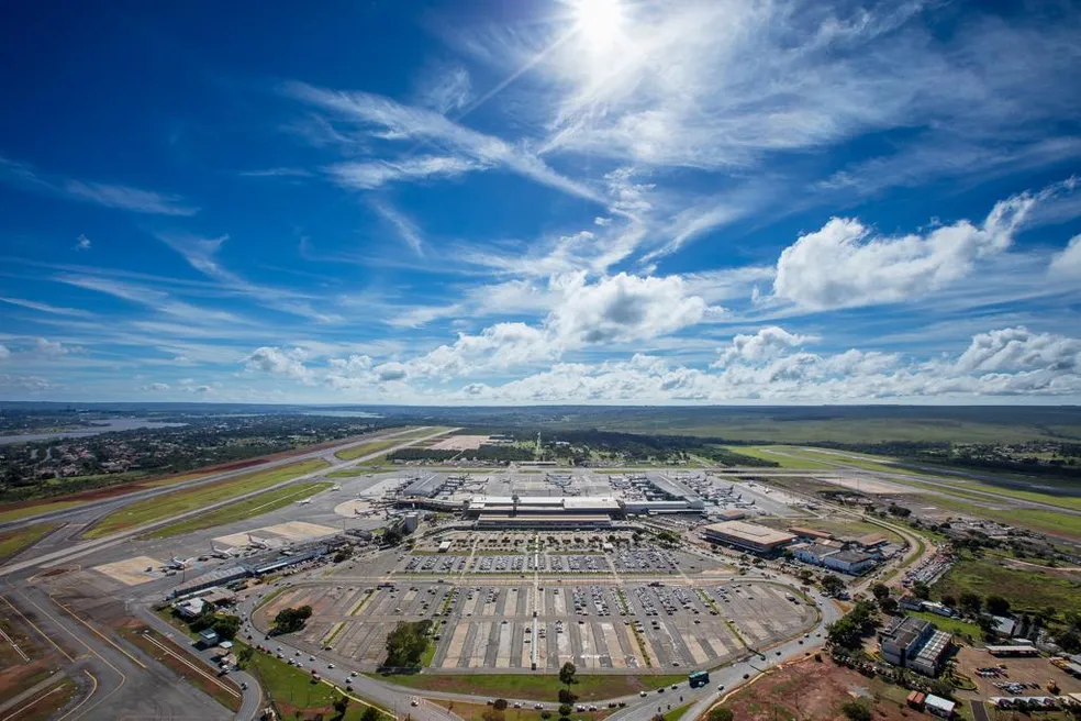 Aeroporto de Brasília libera uma das pistas de pousos e decolagens para 2ª edição da Flying Run Aeroporto de Brasília libera uma das pistas de pousos e decolagens para 2ª edição da Flying Run