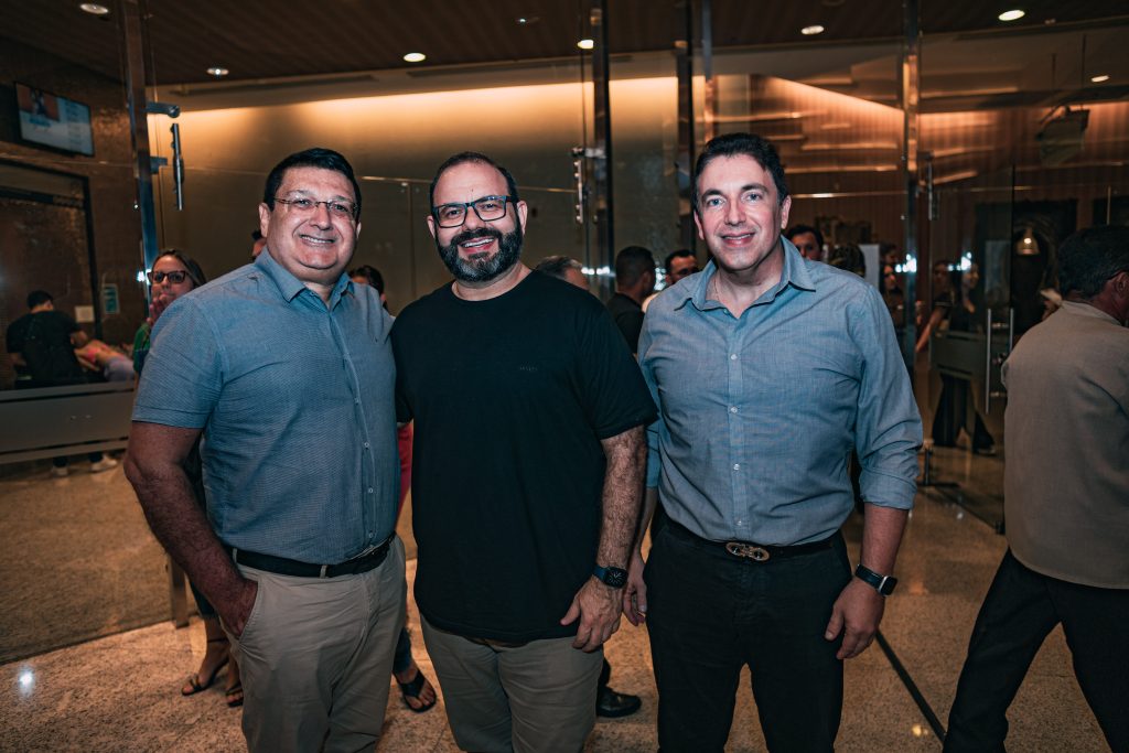 
				Aled Parry, Victor Costa e Rodrigo Pereira 
				