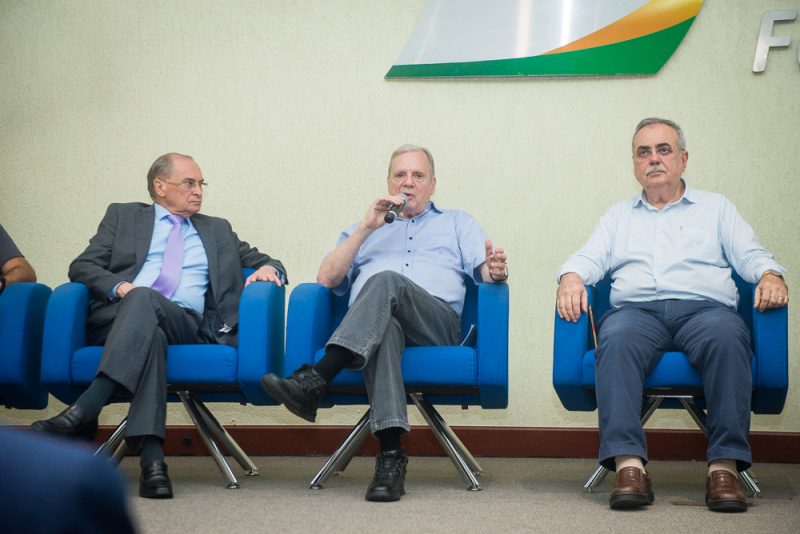 Economia Nacional - Tasso Jereissati analisa atual conjuntura econômica do Brasil em palestra na CDL