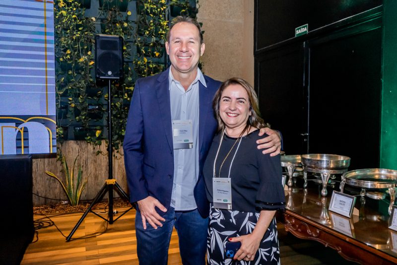 Troca de experiências - Alfredo Pinto e James Allen são figuras centrais do Encontro com o Mercado promovido pela Unimed Fortaleza e o Nosso Meio
