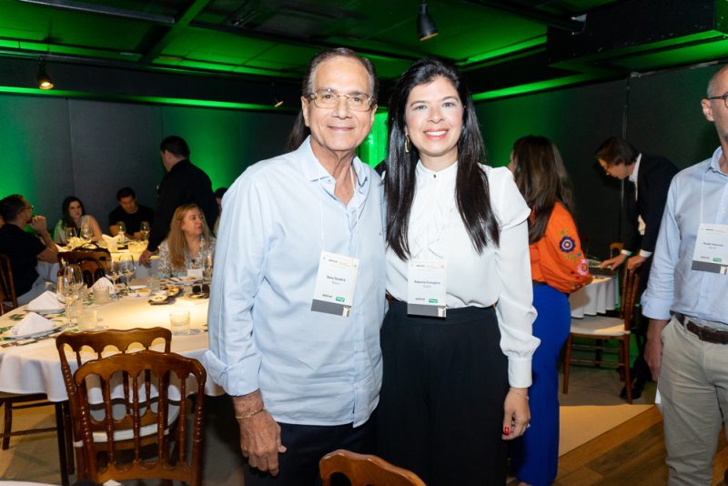 Troca de experiências - Alfredo Pinto e James Allen são figuras centrais do Encontro com o Mercado promovido pela Unimed Fortaleza e o Nosso Meio