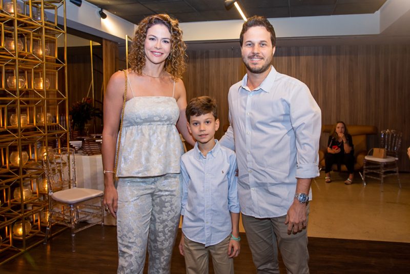 Navegações da Maturidade - Nomes de peso da sociedade cearense prestigiam o lançamento do livro de Cybele Pontes no Hotel Gran Marquise