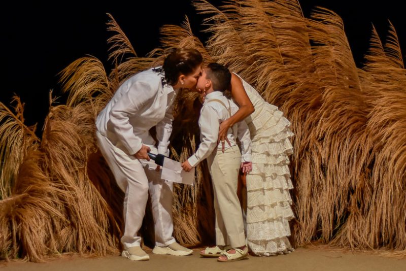 Celebrando o amor - Gil Santos e Denise Bezerra renovam votos de casamento em uma megafesta na Taíba com direito a show de Daniela Mercury