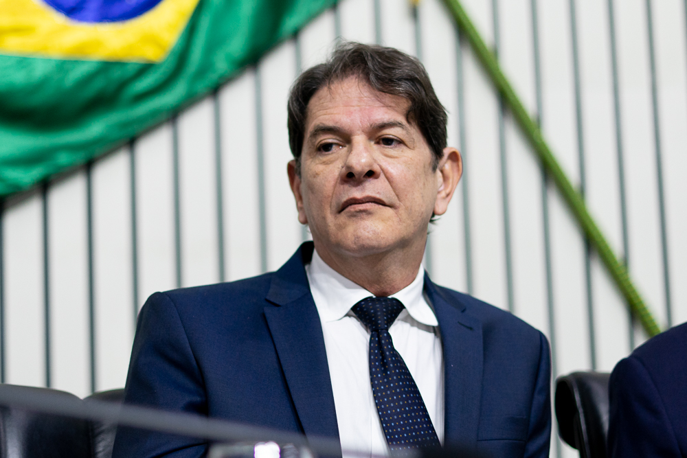 Cid Gomes é exonerado do cargo de analista legislativo da Assembleia