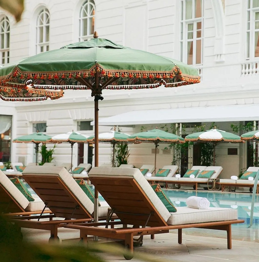 Copacabana Palace comemora centenário com modernização da sua icônica piscina