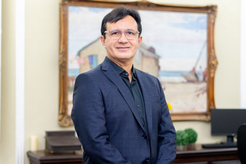 Educação - Custódio Almeida é empossado como novo reitor da UFC