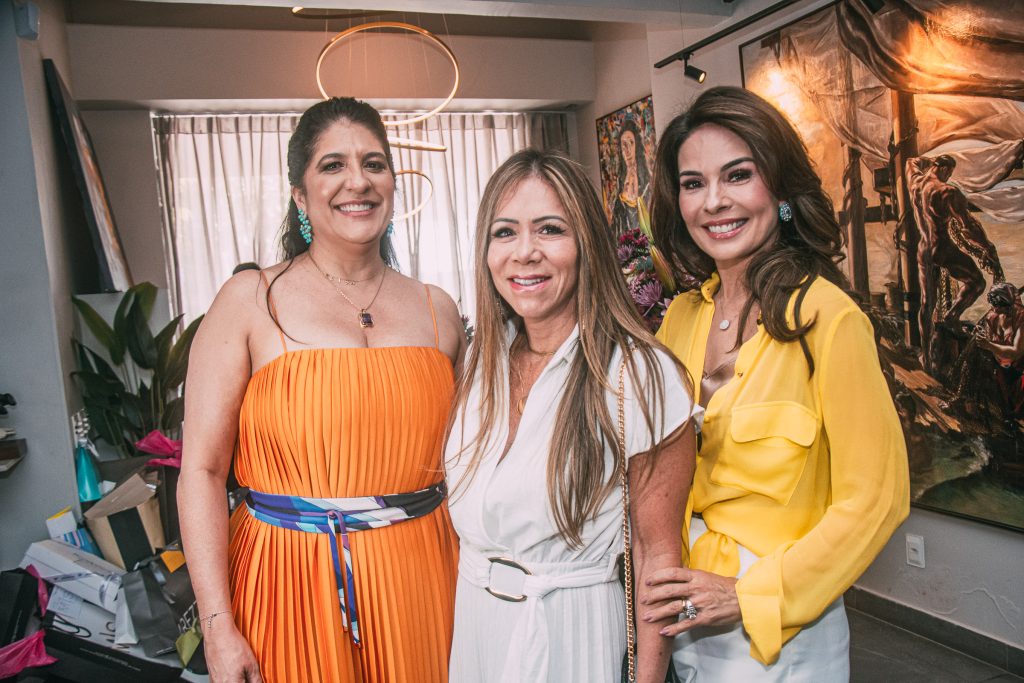 Elisa Oliveira, Sakie Brookes E Eveline Fujita