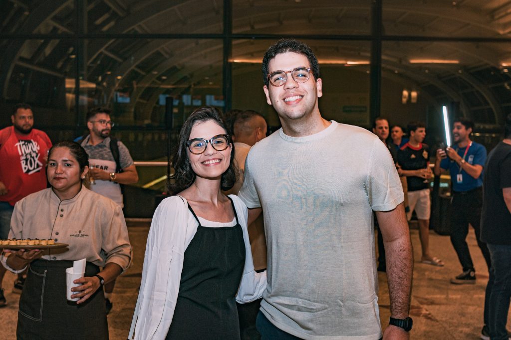 
				Érica Bandeira e Jorge Luiz Freire 
				