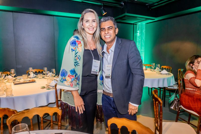 Troca de experiências - Alfredo Pinto e James Allen são figuras centrais do Encontro com o Mercado promovido pela Unimed Fortaleza e o Nosso Meio