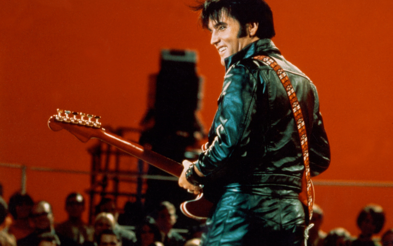Peça de roupa de Elvis Presley é leiloada por mais de R$ 800 mil