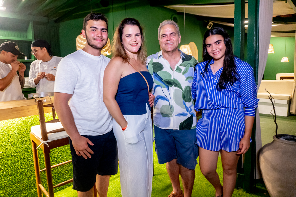 Guilherme, Nicole, Guilherme E Milena Araújo (2)