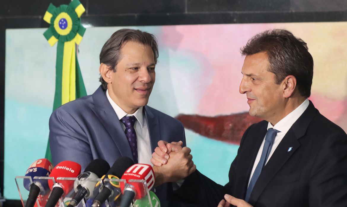 Brasil e Argentina negociam acordo de U$S 600 milhões para exportações