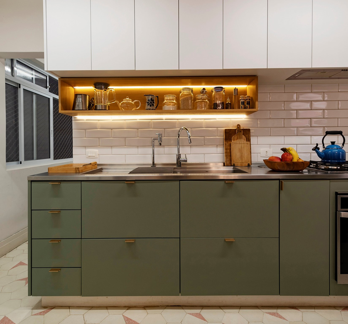 Iluminação de armários, estantes e closets: dicas essenciais