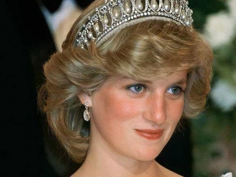 Looks icônicos da princesa Diana e mais estrelas vão à leilão em NY