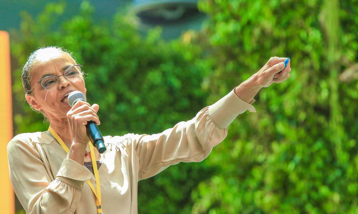 Retirada de invasores de terras indígenas segue em curso, diz Marina Silva