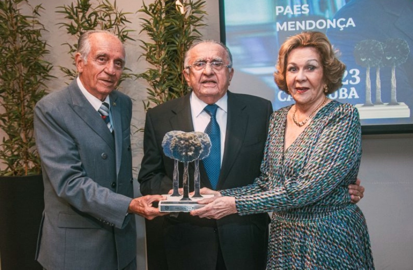 João Carlos Paes Mendonça agraciado com o Troféu Carnaúba, da ACC