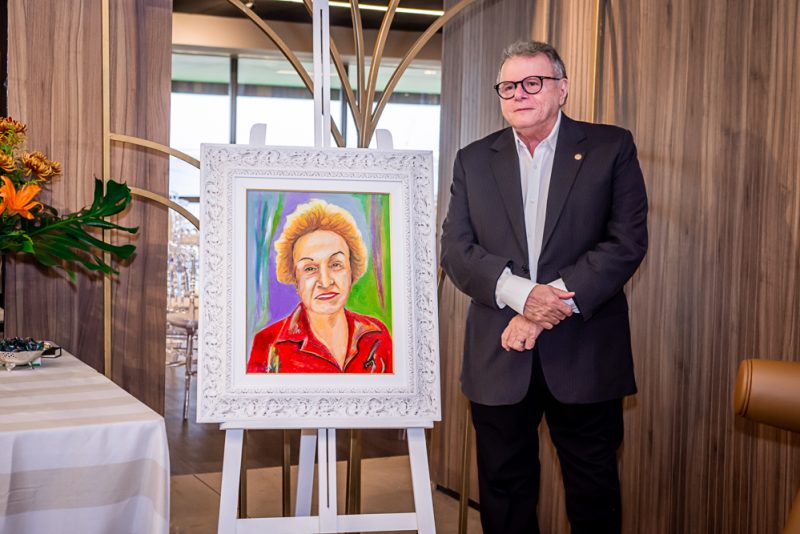 Navegações da Maturidade - Nomes de peso da sociedade cearense prestigiam o lançamento do livro de Cybele Pontes no Hotel Gran Marquise