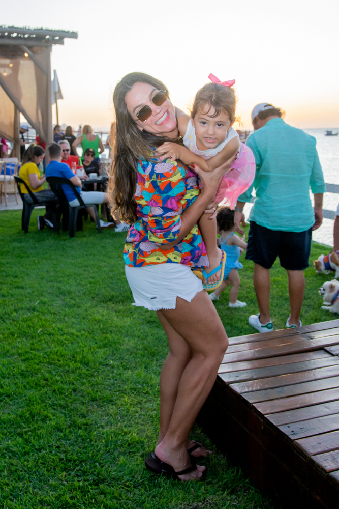 Larissa E Luiza Enou