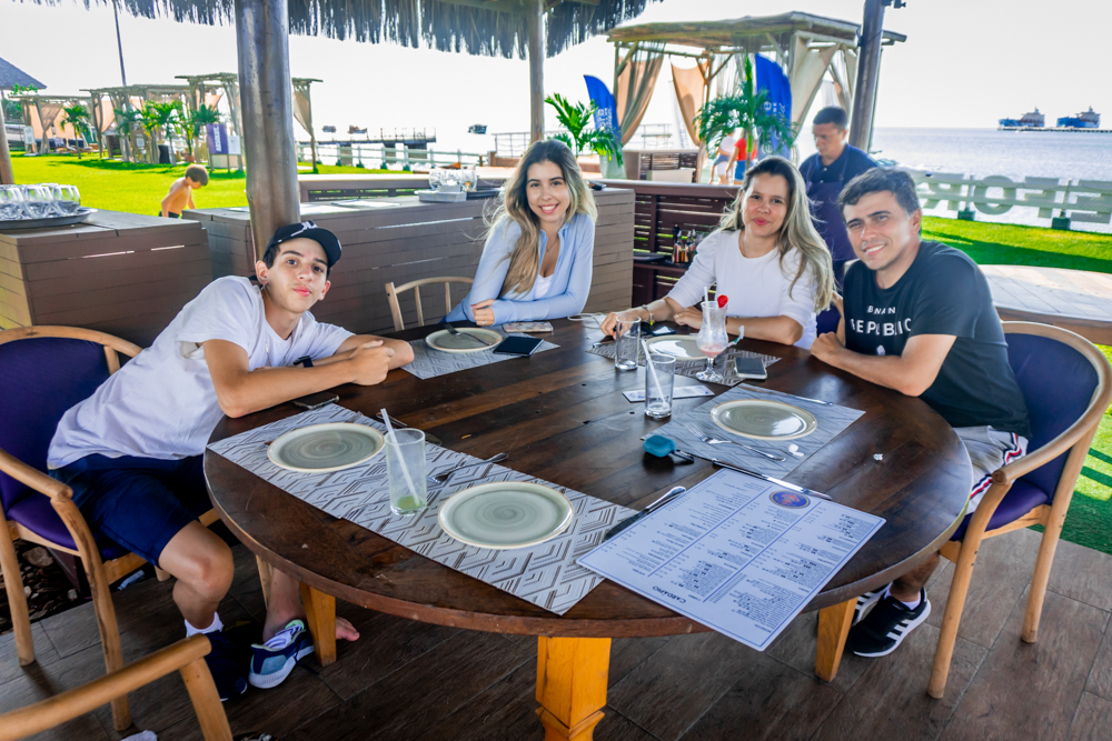 Leonardo, Leticia, Natalia E Constantino Quezado