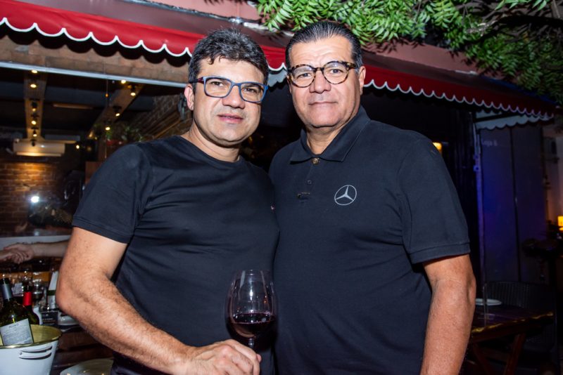 Noite especial - Renan do Vale promove noite de “Cantiga de Amigos” na Brava Wine Aldeota