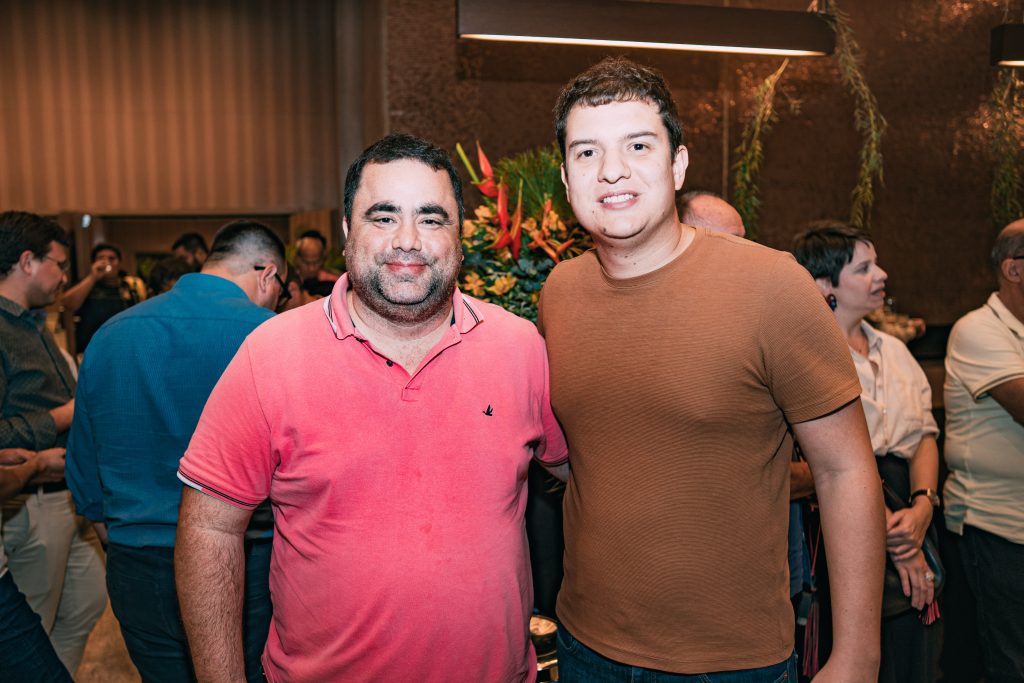 
				Marcos e Guilherme Colares 
				