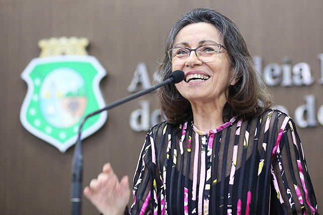 Por indicação de Luizianne, ex-prefeita Maria Luiza Fontenele é agraciada com o prêmio Carlota Pereira de Queirós