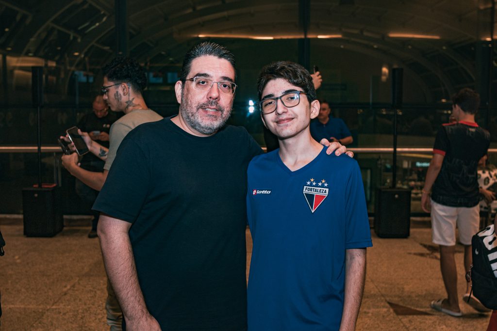 
				Mauricio e Mauricio Neto Moreira 
				