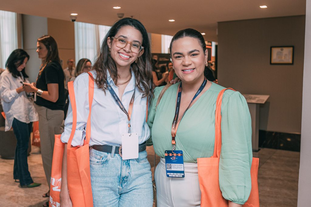 Moniza Costa E Helena Oliveira