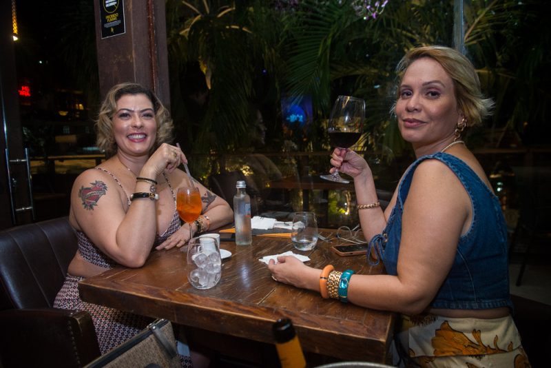 Noite imperdível - Muita música, gastronomia e diversão. Foi assim a Super Quinta no Sótão Club do Moleskine