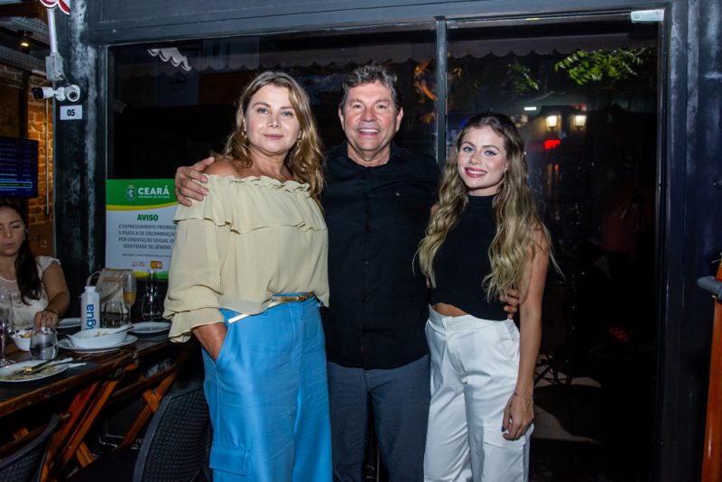 Noite especial - Renan do Vale promove noite de “Cantiga de Amigos” na Brava Wine Aldeota